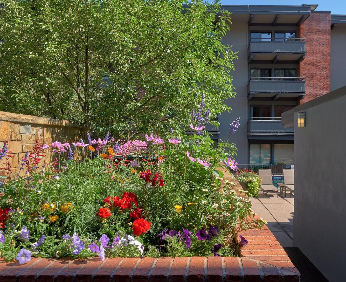 Aspen Square Condominium Hotel Экстерьер фото