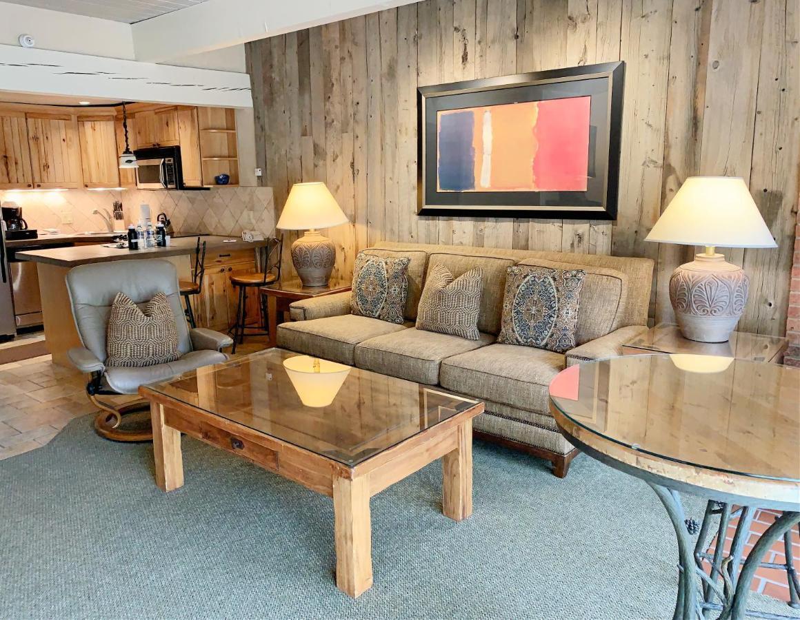 Aspen Square Condominium Hotel Экстерьер фото