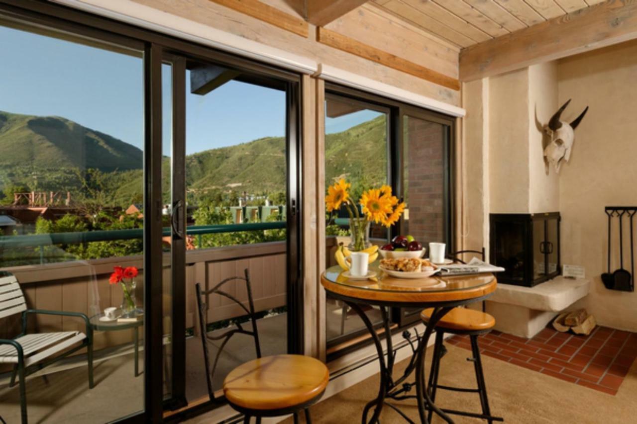 Aspen Square Condominium Hotel Экстерьер фото