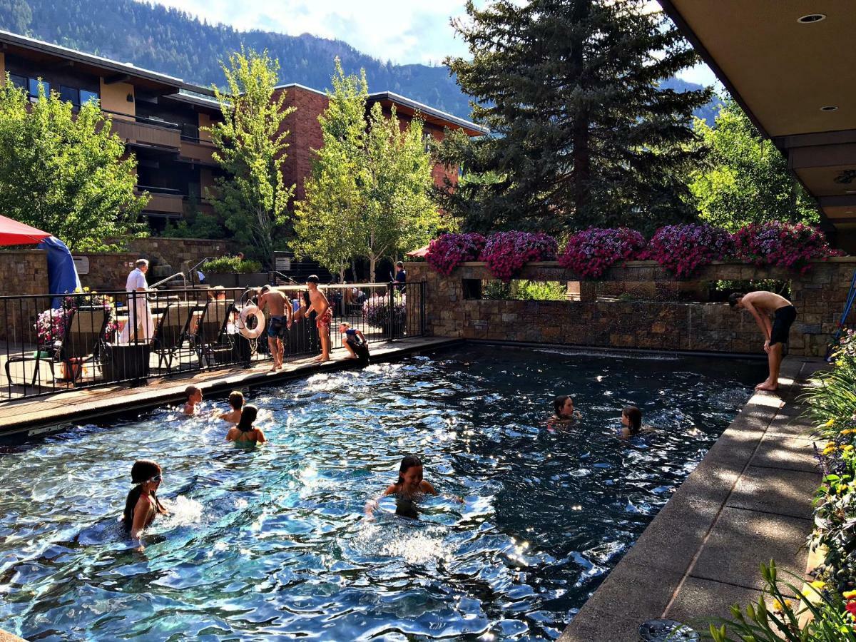 Aspen Square Condominium Hotel Экстерьер фото