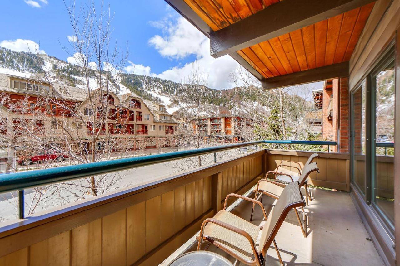Aspen Square Condominium Hotel Экстерьер фото